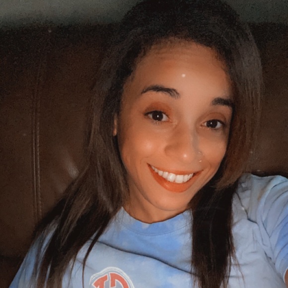 Meet your Posher, Alessandra - Picture 1 of 1